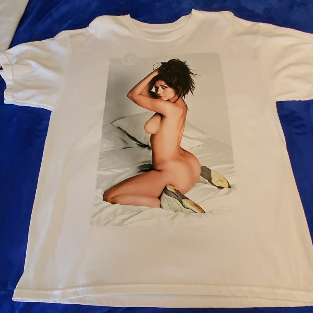 TMLS White Sexy shoes on bed Tshirt